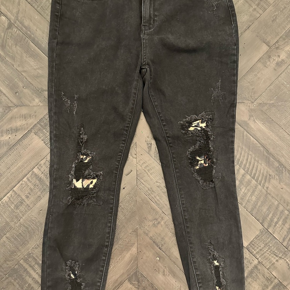 Judy Blue Black Skinny Jeans with Classic Style